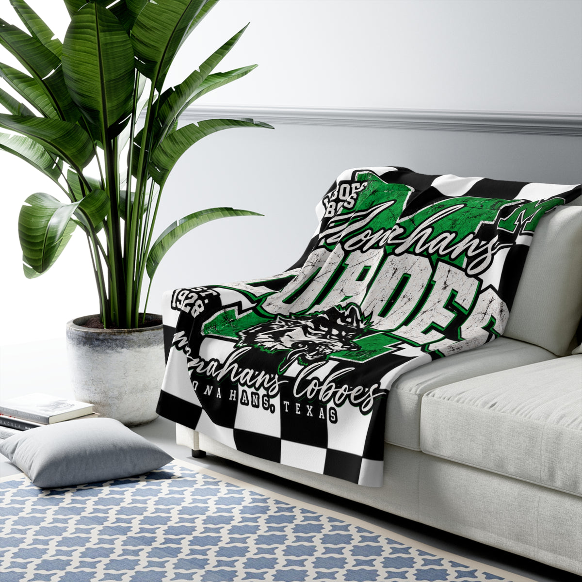 Monahans Loboes Sherpa Fleece Blanket