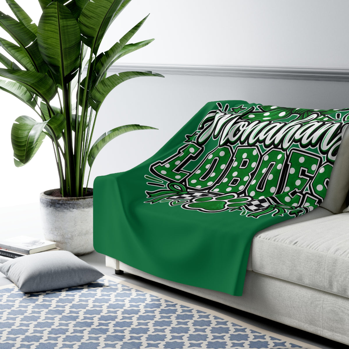 Monahans Loboes Sherpa Fleece Blanket – Green Paw Print Team Throw